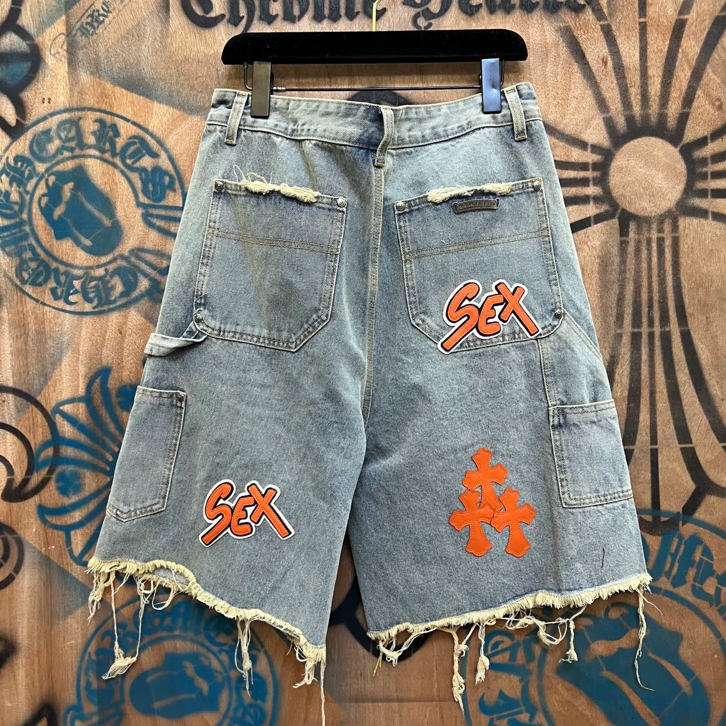 P520 chrome hearts limited series new city limited jeans Chrome Hearts city limited denim shorts vintage levis American made 501 505 517 base version remake Levis American made 501 base version imported sheepskin 925 silver remake Customers provide waist and pants length or height and weight. The studio will select the most suitable base version for you to remake. There are many people doing remakes in the market. Don’t belittle or comment. The difference is visible to the naked eye. See and compare for yourself #CHROME HEARTS Unisex style